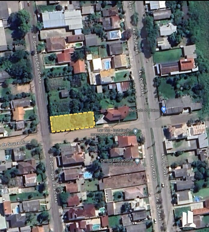 Terreno de esquina no Pé de Plátano