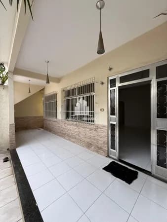 Casa à Venda com 3 Quartos e Terraço em Santa Amélia – Belford Roxo