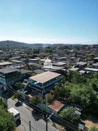 Casa ampla com terreno de 20 x 50 - 1.000m² em Vilar dos Telles