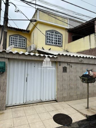 Casa Duplex em BNH com 3 quartos, Mesquita/RJ.
