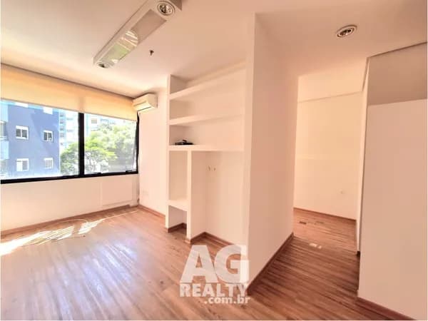 Sala comercial reformada em Pinheiros