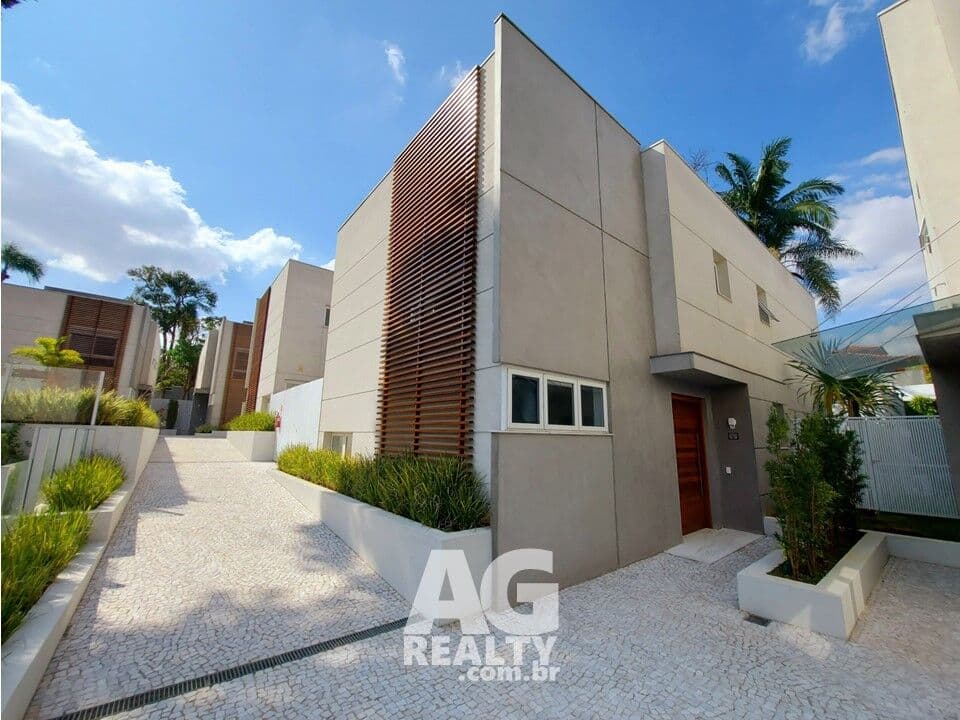 Casa em Condomínio a venda na Granja Julieta