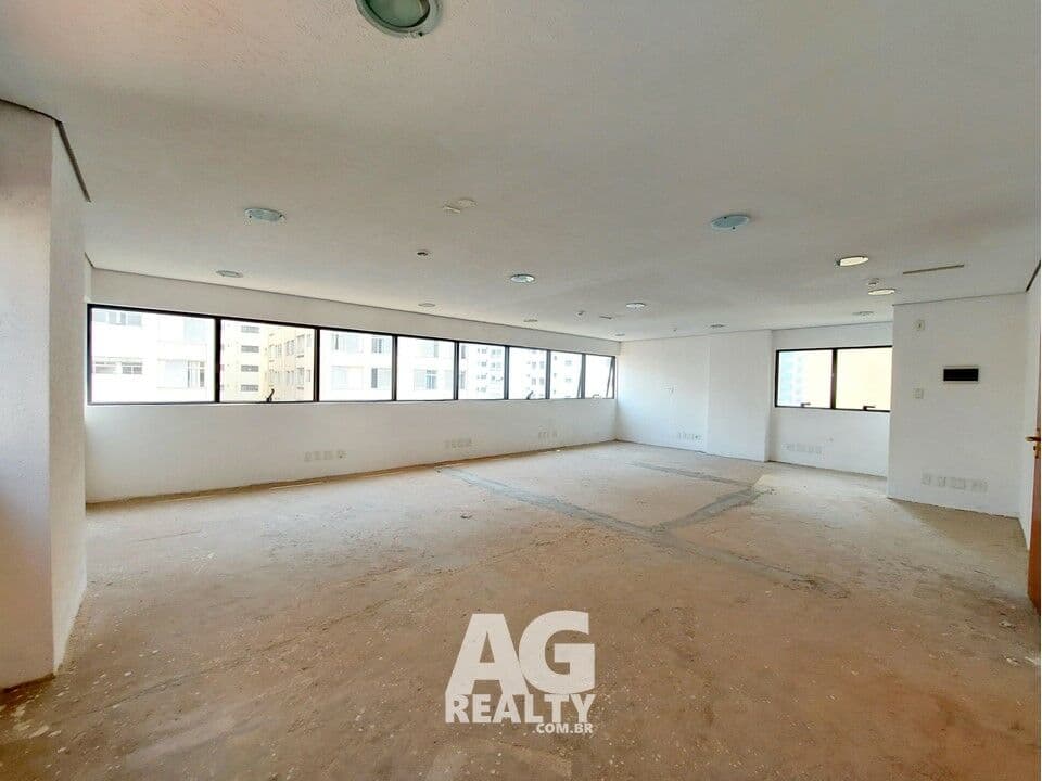 Conjunto comercial com 280m²