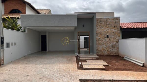 Casa em Condomínio Granja Olga
