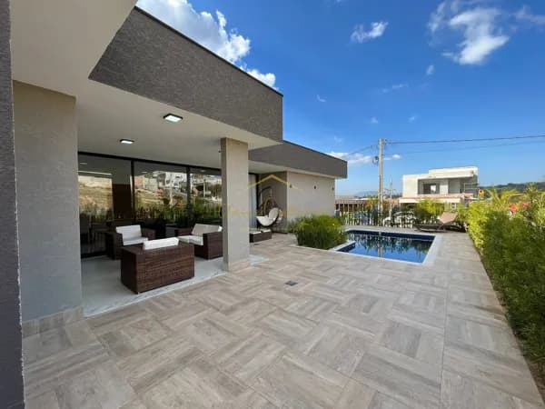 Residência Exclusiva – Casa 100% Térrea com Área Gourmet e Piscina