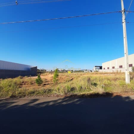 TERRENO INDUSTRIAL / ACEITA PERMUTA POR CARROS
