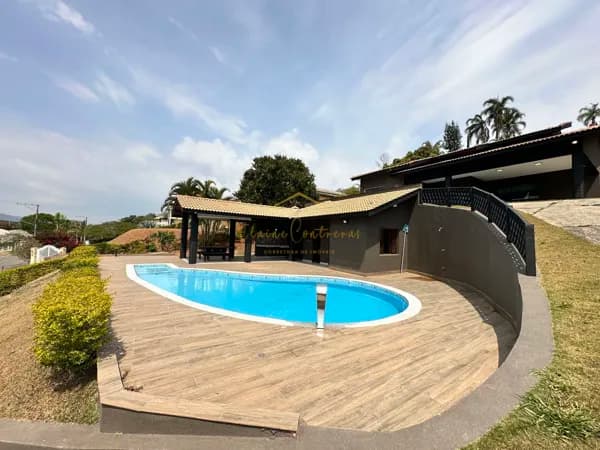 🏡 Casa Térrea Reformada à Venda – Condomínio Jardim das Palmeiras, Bragança Paulista