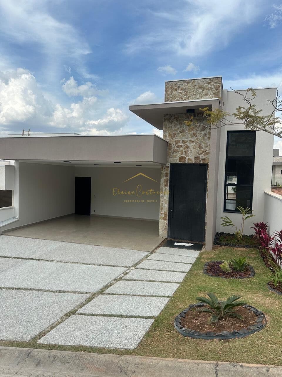 ✨ Casa térrea impecável, com ambientes planejados para oferecer conforto e praticidade: