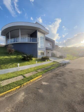 Casa de Condomínio com 3 Quartos e 4 banheiros à Venda, 230 m²