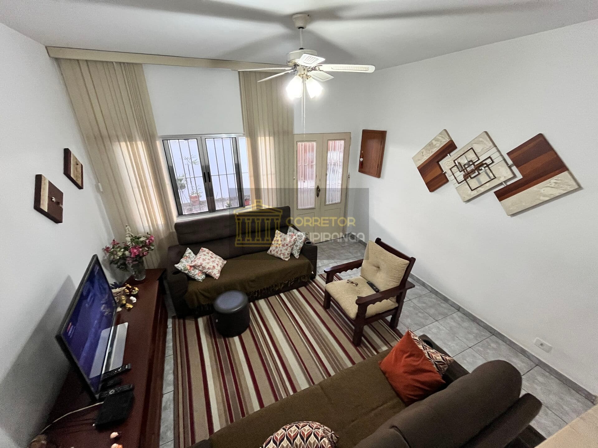 Casa ampla no Ipiranga com dormitórios e quintal para espaço gourmet