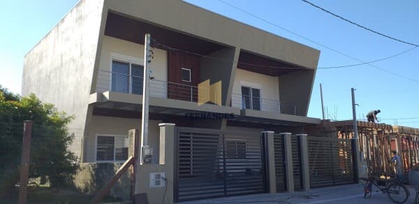 Casa duplex a poucos metros do mar 🌊