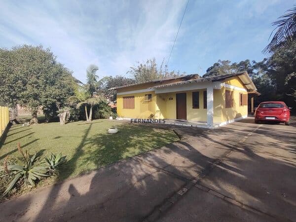 Ótima casa em Bairro de moradores!