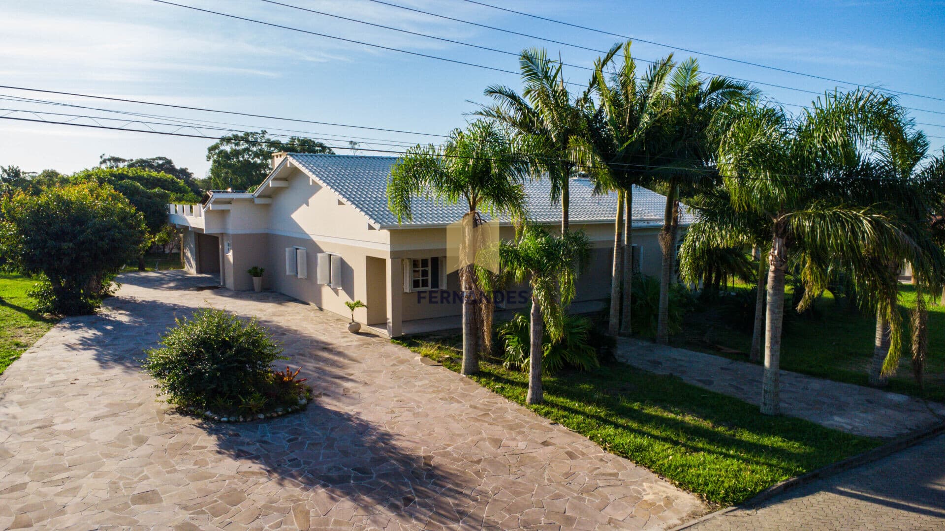 Belíssima casa em condomínio