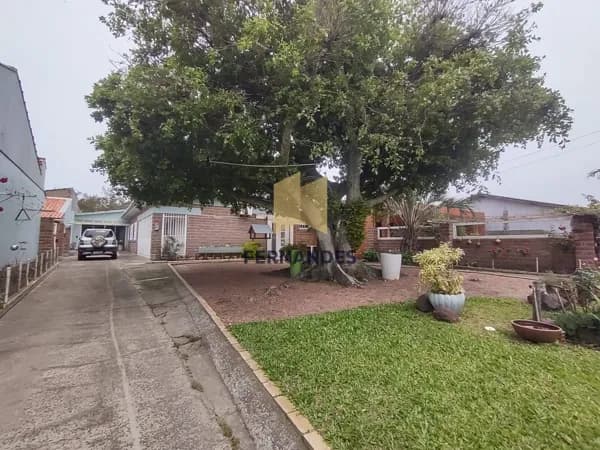 Casa com amplo terreno