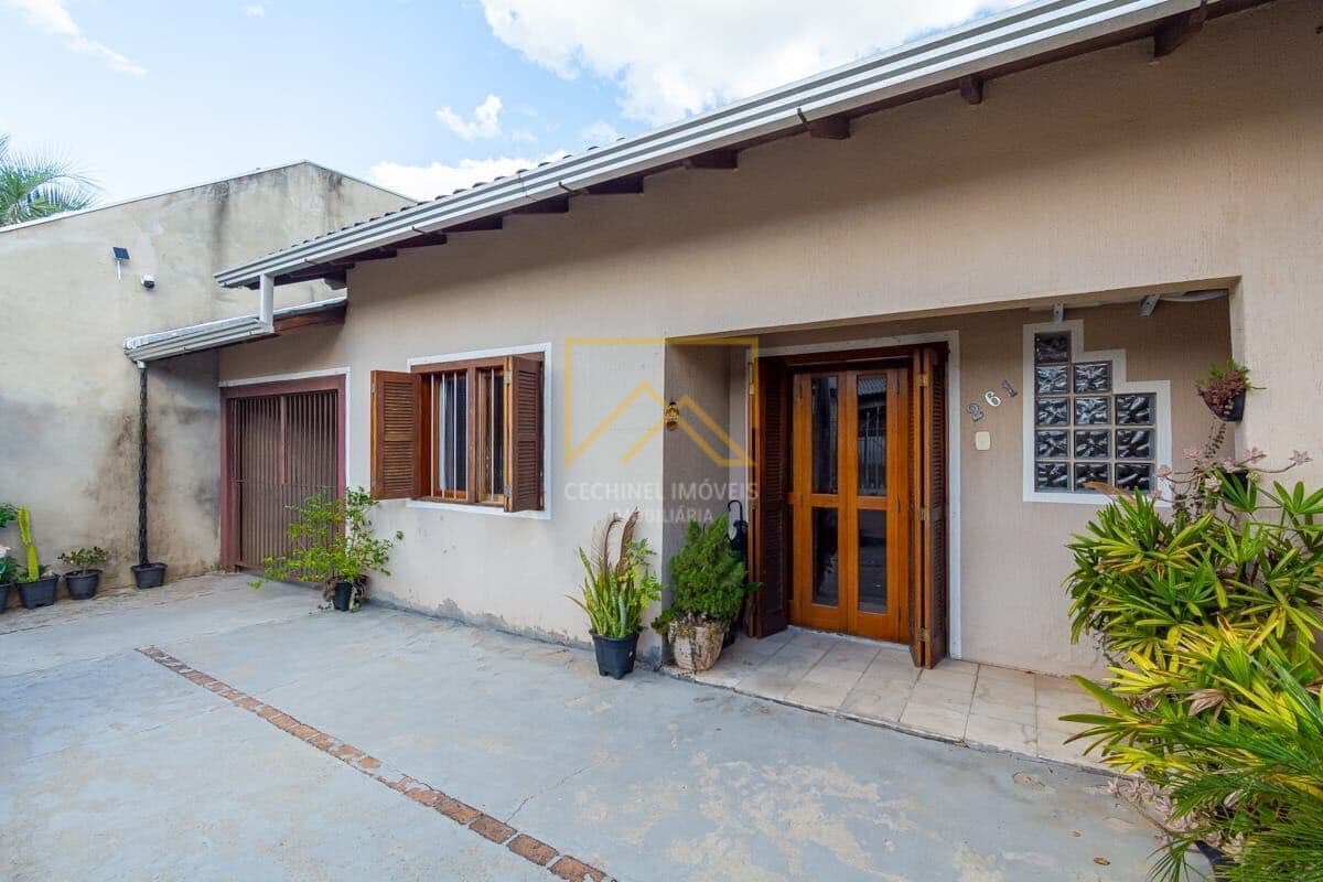 Casa com área gourmet em ótima localização de cachoeirinha