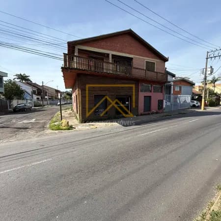 Prédio Comercial com Apartamento Superior