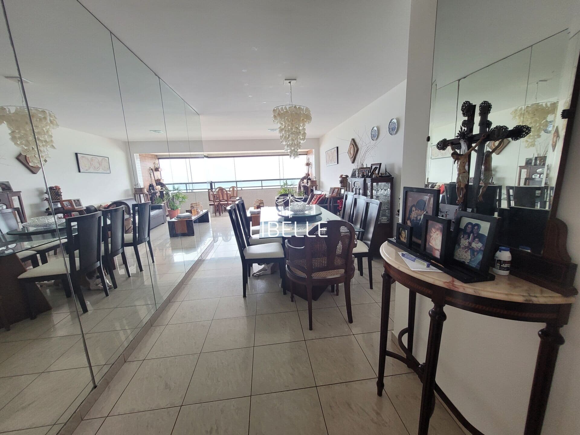 Apartamento na beira mar de Candeias - 146 mts2 - andar alto, de frente ao mar