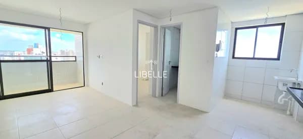 Apartamento Studio à venda, quadra do mar em Candeias - 37 mts, 1 quarto, sala para 2 ambientes