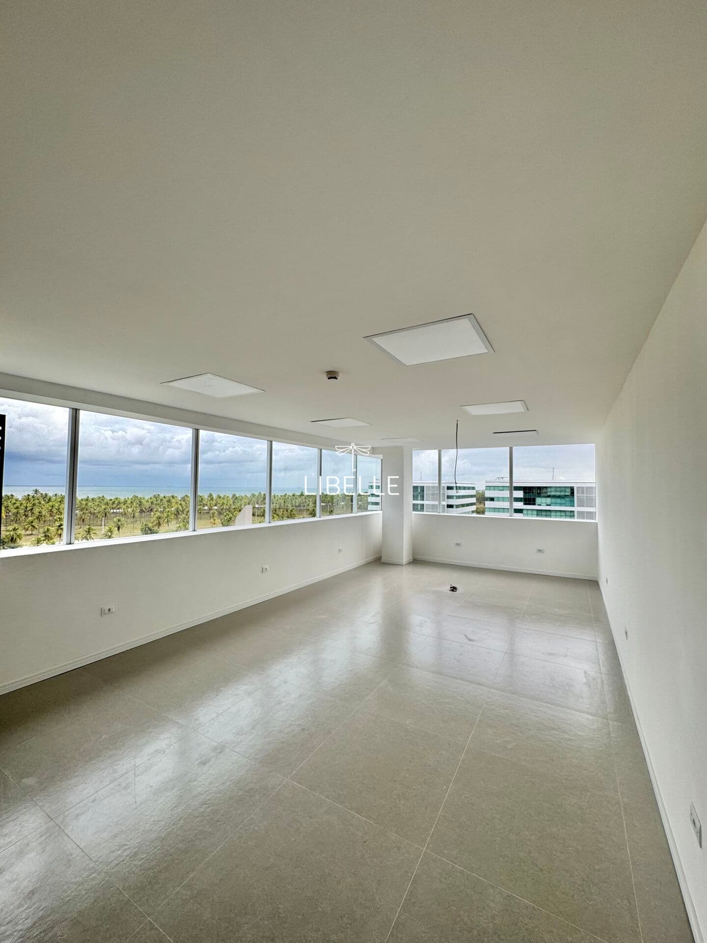 Sala comercial Reformada - Novo Mundo Empresarial - 38 m2- Reserva do Paiva - PE