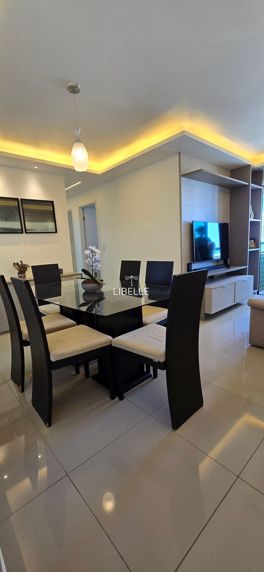 Apartamento à venda em Candeias com 3 quartos sendo 1 suíte - 81m² - Semimobiliado - Andar alto com vista para o mar