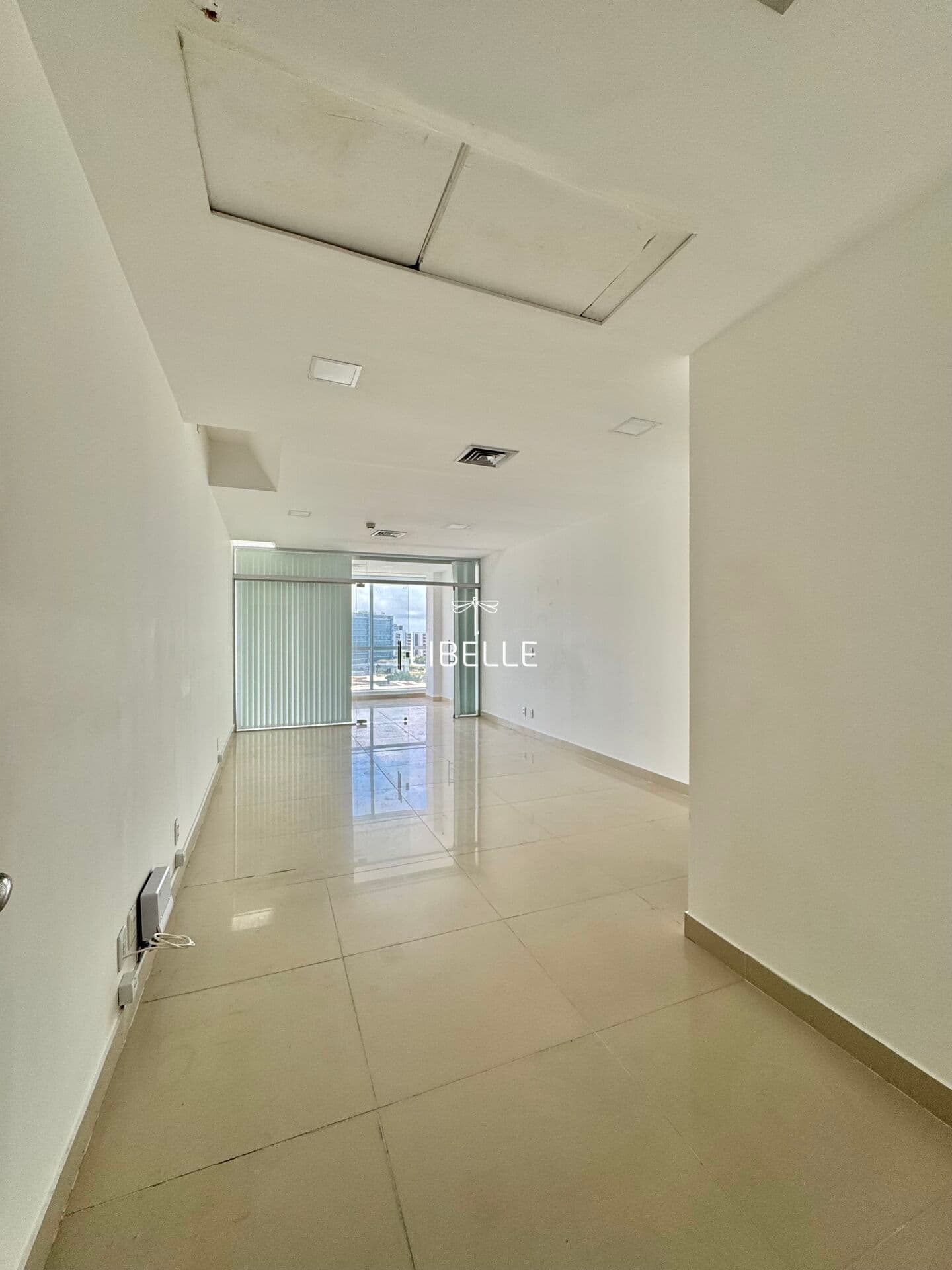 Sala Comercial á Venda - 38m² - Reformada - Novo Mundo Empresarial - Reserva do Paiva - PE