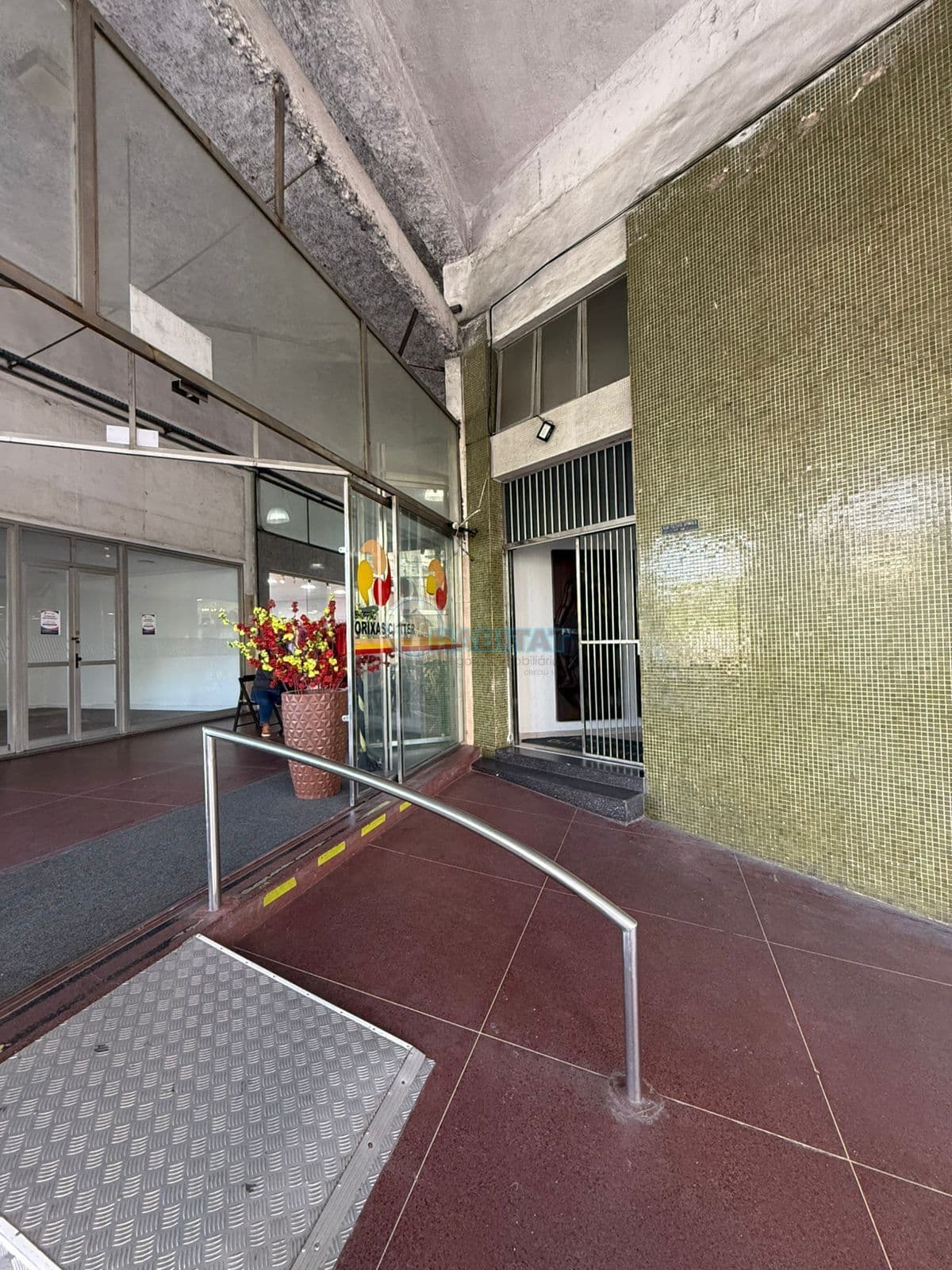 Apartamento amplo, 3\4 com dependência - Politeama