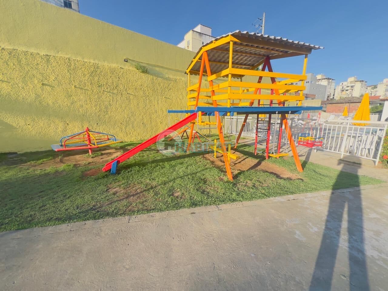 Apartamento de 2/4 em condomínio com Infraestrutura - Lauro de Feitas