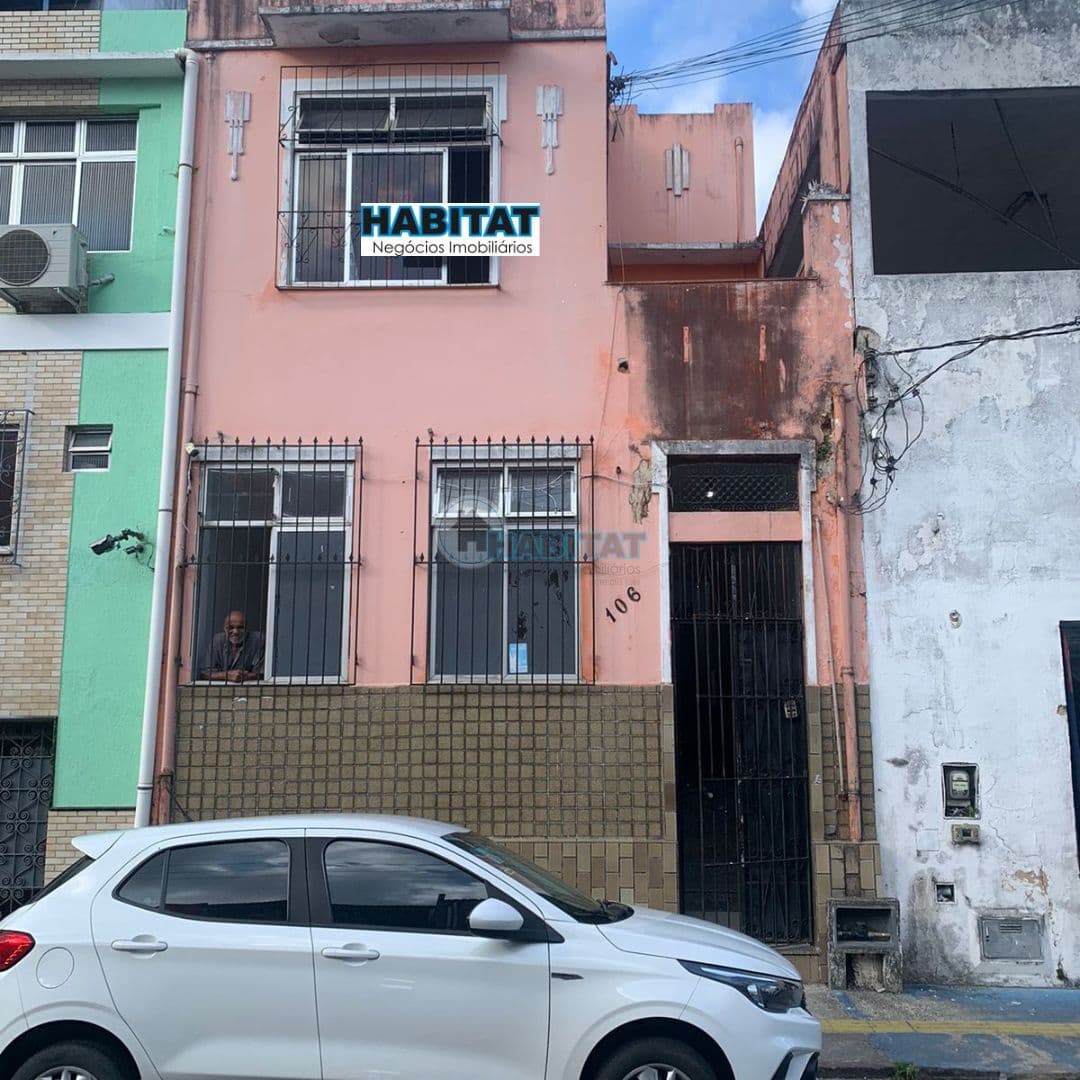 Casa duplex com 6/4 em Nazaré
