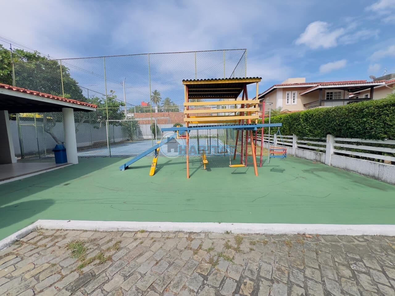 Casa em condominio fechado de 3/4 com suíte em Buraquinho