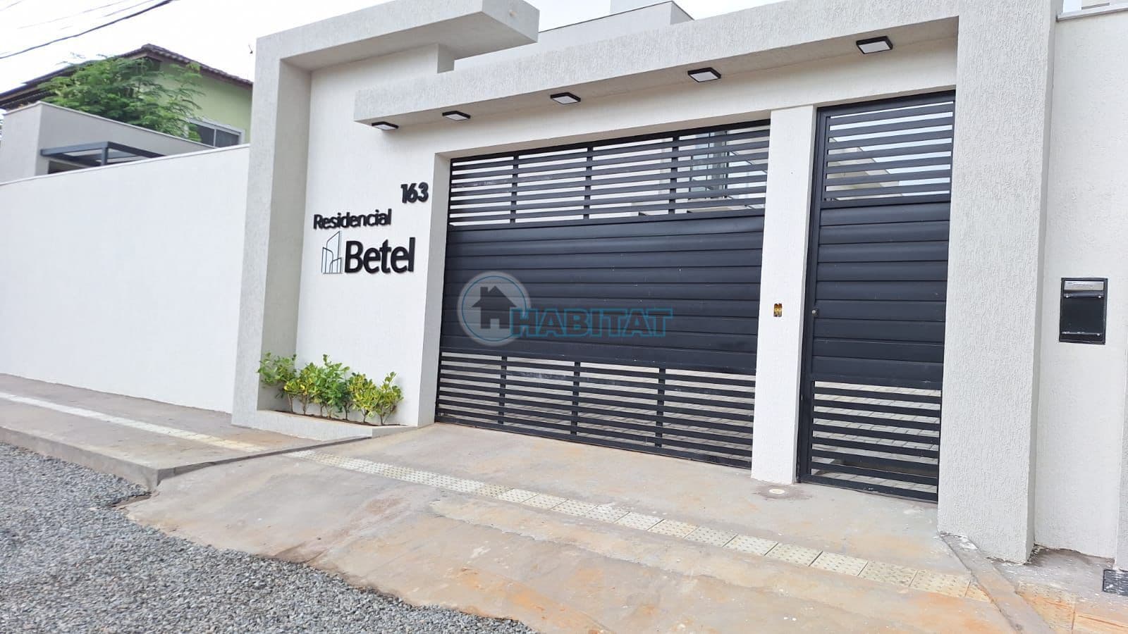 Casa Duplex com 3 suítes em Condomínio - Buraquinho