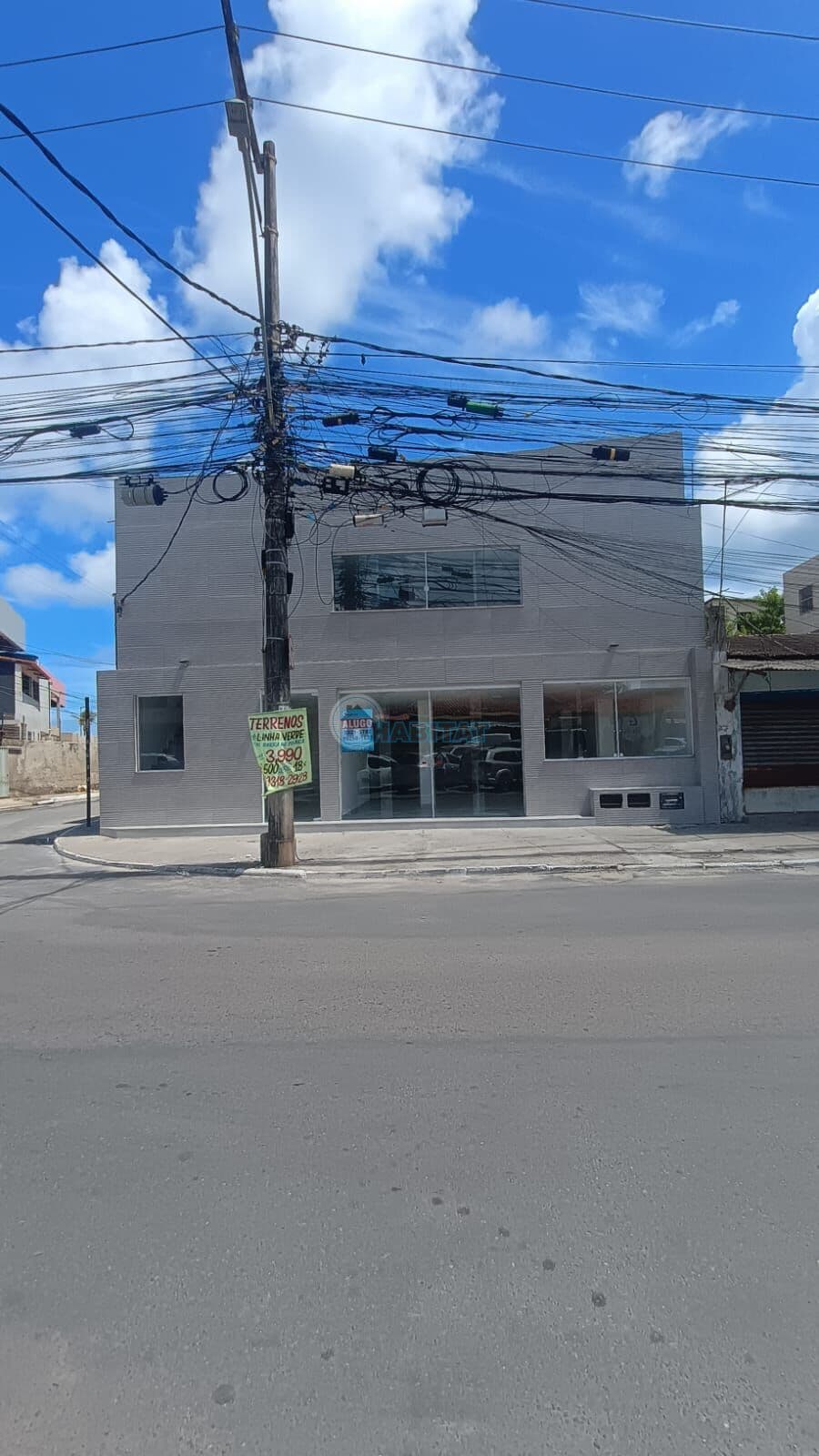 Boca do Rio, Prédio comercial, salas e lojas