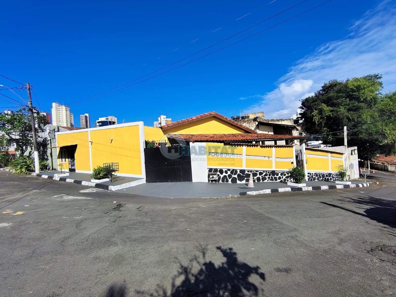 Casa ampla em condominio fechado 3/4 com suíte - Rio Vermelho