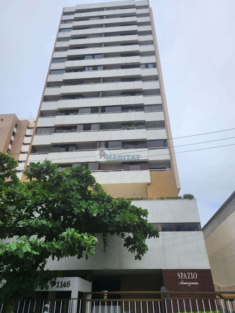 Apartamento de 2/4 com suíte e 2 vagas de garagem na Pituba