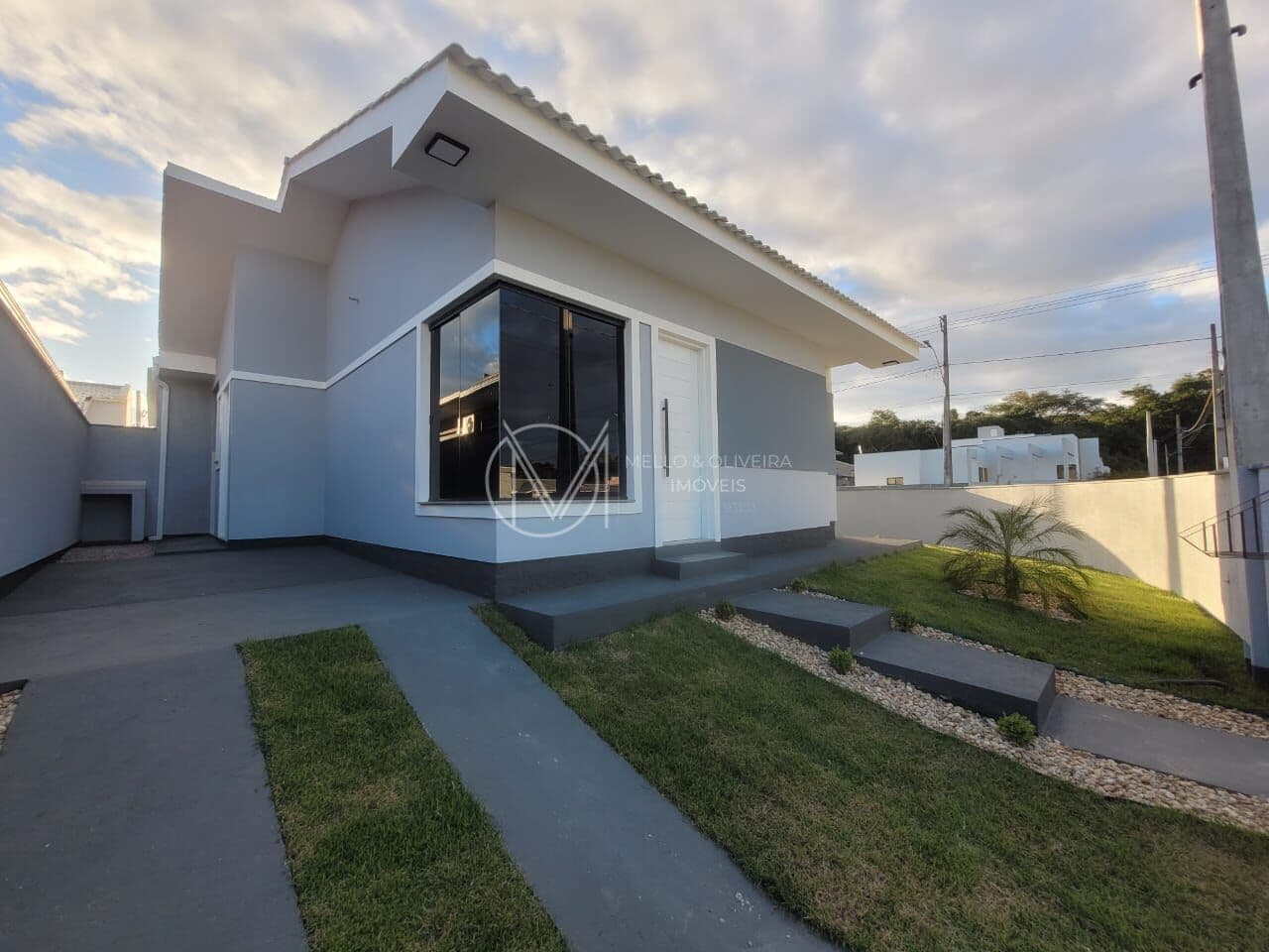 Casa Térrea 3 Dormitórios | Terreno de Esquina