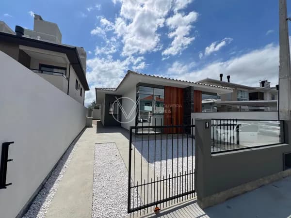 Casa Térrea 70m² 3 Dormitórios, sendo 1 Suíte- bairro Nova Palhoça