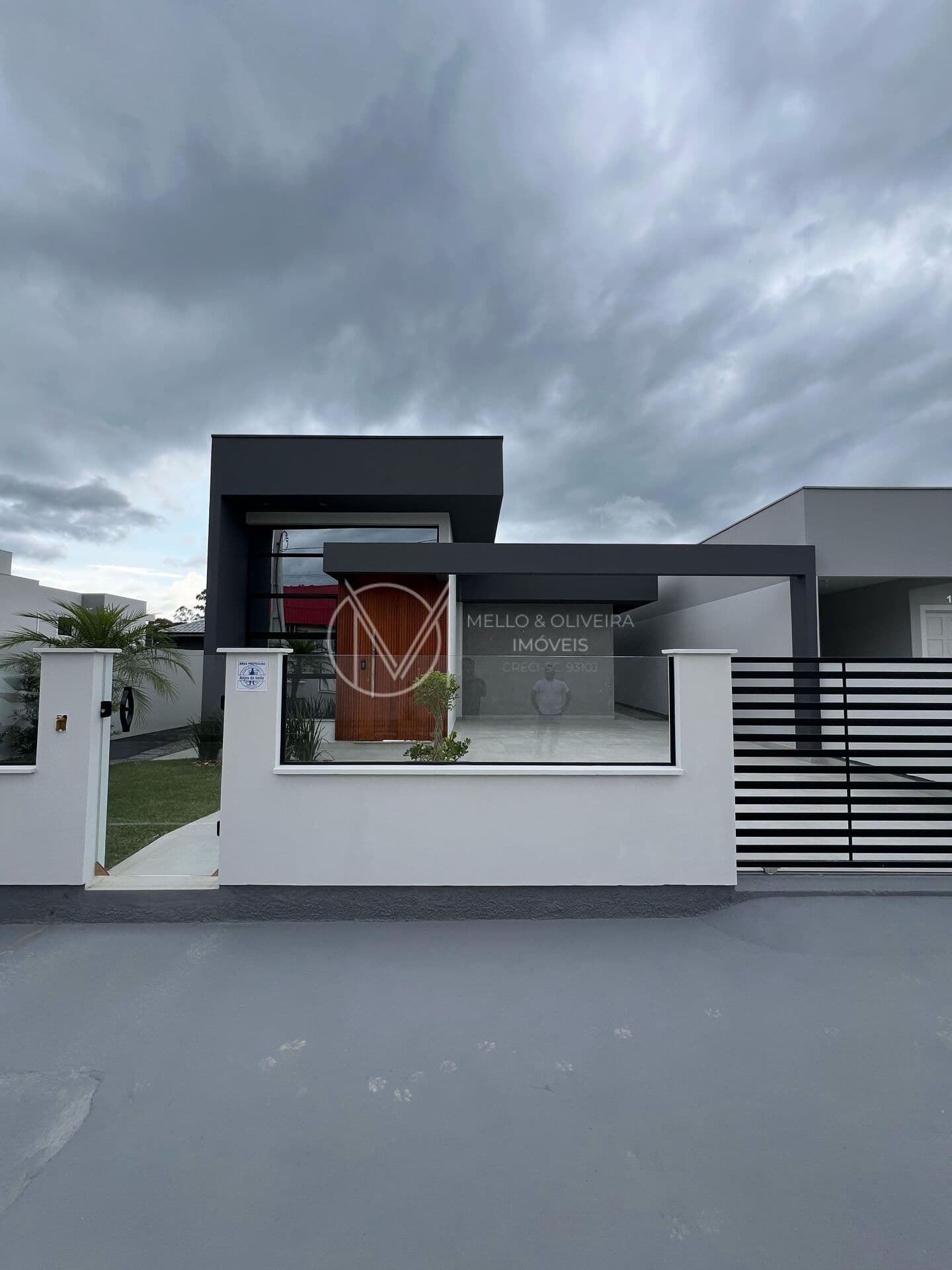 Casa Térrea Contemporânea | 2 Dormitórios (1 Suíte) | Lot. Lisboa III