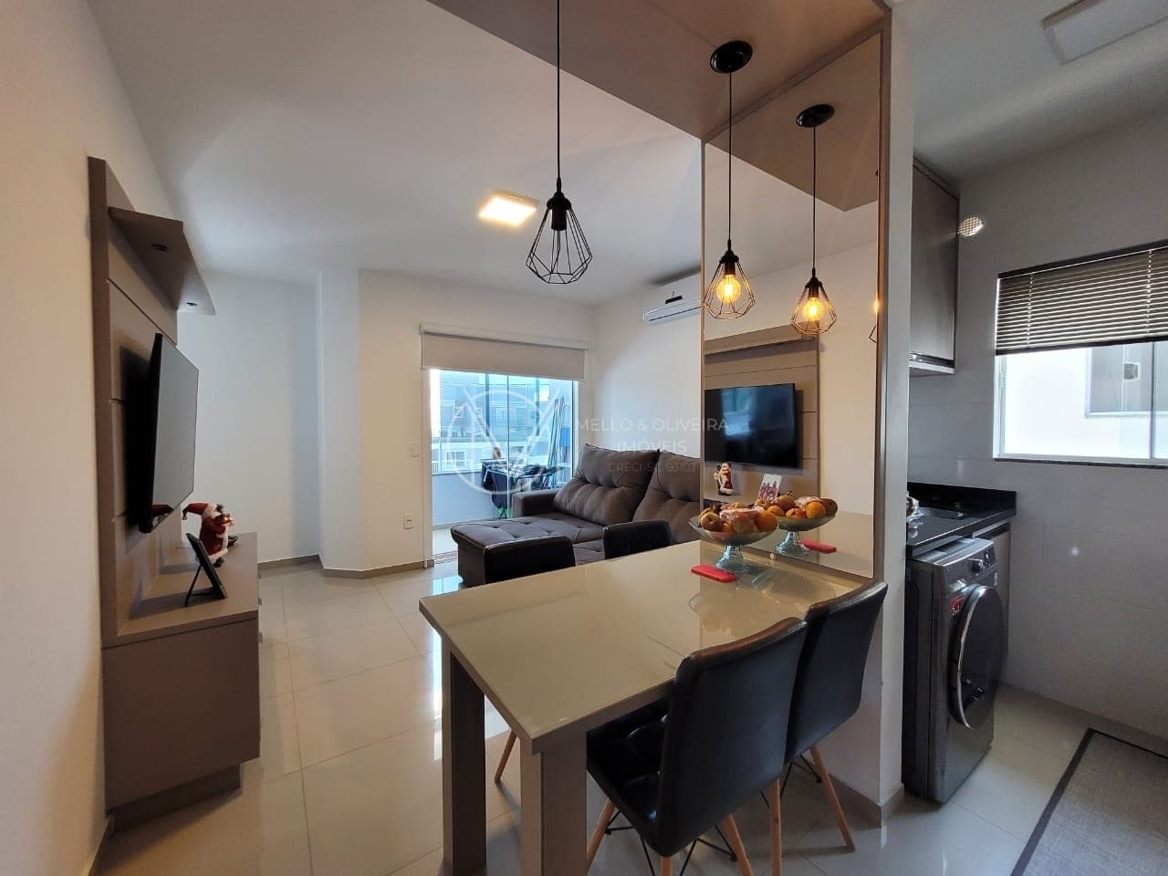 Apartamento c/ Móveis Planejados e Sacada c/ Churrasqueira 65m² - Nova Palhoça