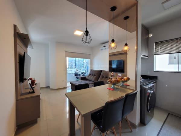 Apartamento c/ Móveis Planejados e Sacada c/ Churrasqueira 65m² - Nova Palhoça