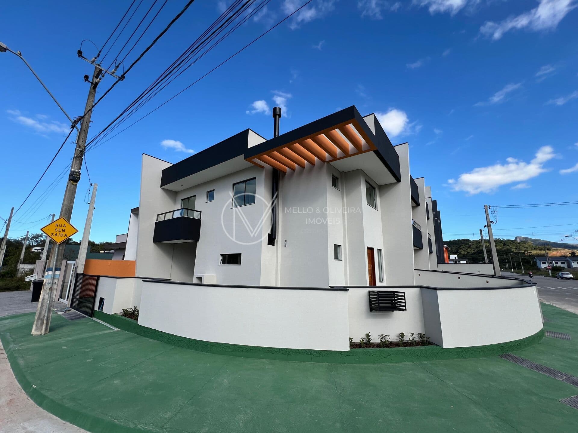 Duplex de Esquina | 3 Dormitórios (1 Suíte com Sacada e 2 Demi-suítes) | Lot. Bosque São José - DOCUMENTAÇÃO GRATUITA!