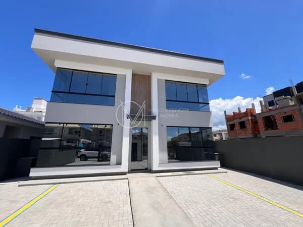 Apartamentos Térreos à venda | 63 m² | 2 Dormitórios (1 Suíte) | Living Integrado com Churrasqueira | Nova Palhoça