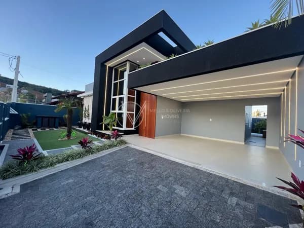 Casa em Palhoça - São Sebastião