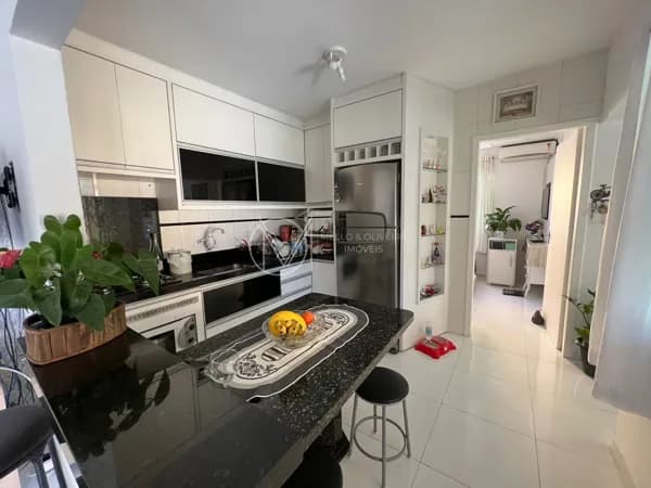 Casa Térrea | 3 Dormitórios | Edícula com Terraço | Terreno 304m²