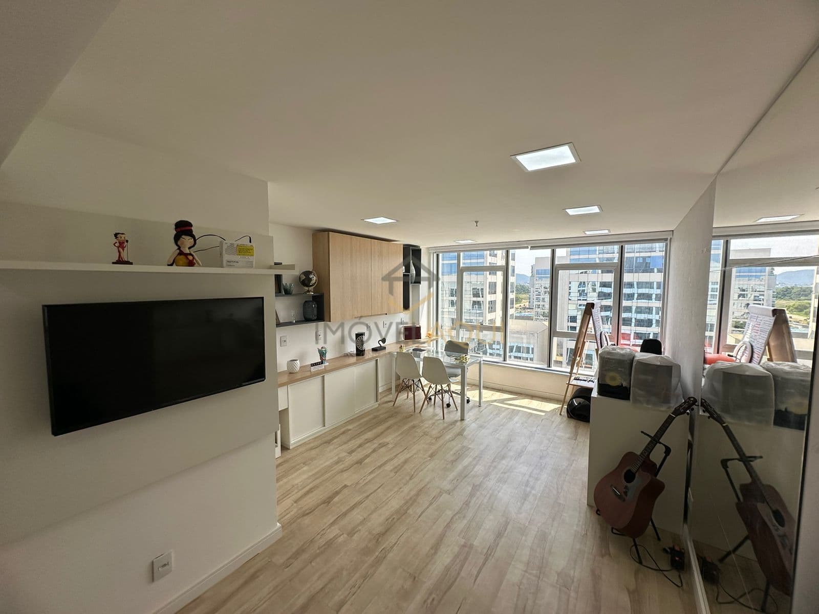 Sala Comercial mobiliada com 26 m².