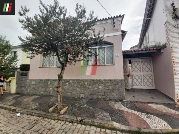 Casa Alvenaria para Venda em Centro Amparo-SP