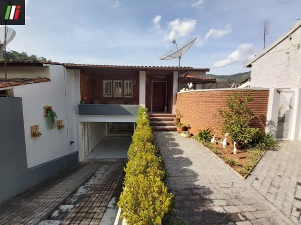Casa Alvenaria para Venda em Centro Monte Alegre do Sul-SP