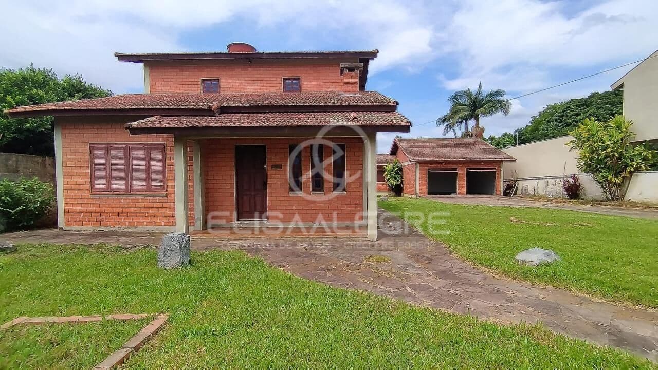 Sobrado + casa auxiliar em terreno de 1.864m² em Esteio