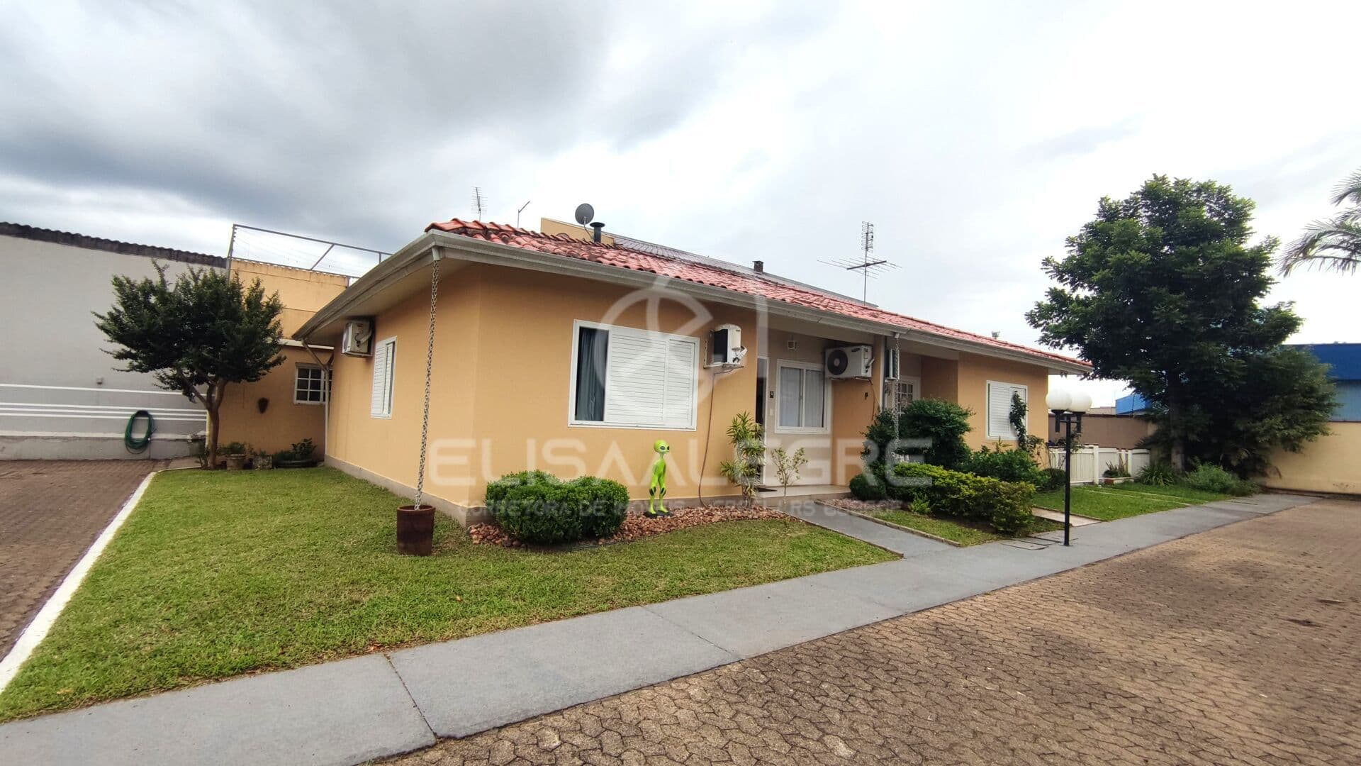 Casa em Condomínio c/ 3 quartos e terraço, Tamandaré, Esteio