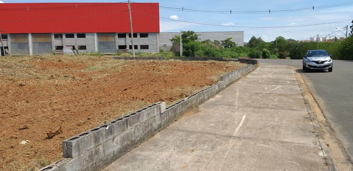Terreno na Zona Industrial