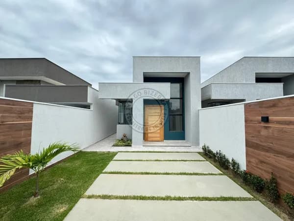Casa a duas quadras da praia de Itaipuaçu
