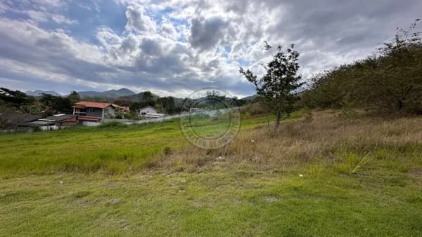 Terreno com projeto aprovado no condomínio Vitória dos Anjos